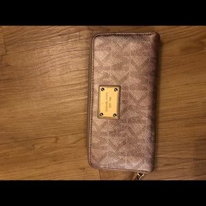 Michael Kors Rose Gold Wallet